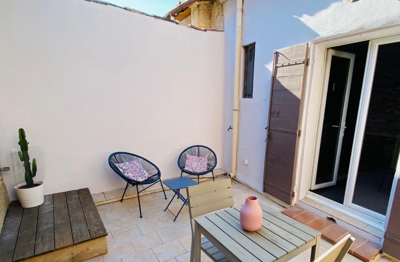 Appartements Entre Provence Et Camargue Tarascon Exteriör bild